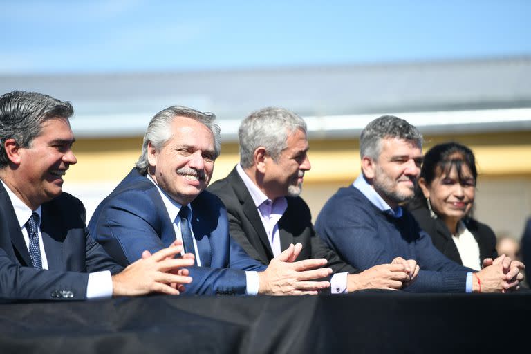 El presidente entregó viviendas en la localidad de Villa Ángela, junto al gobernador de Chaco, Jorge Capitanich, y los ministros de Desarrollo Territorial y Hábitat, Jorge Ferraresi; de Desarrollo Social, Juan Zabaleta, y de Obras Públicas, Gabriel Katopodis