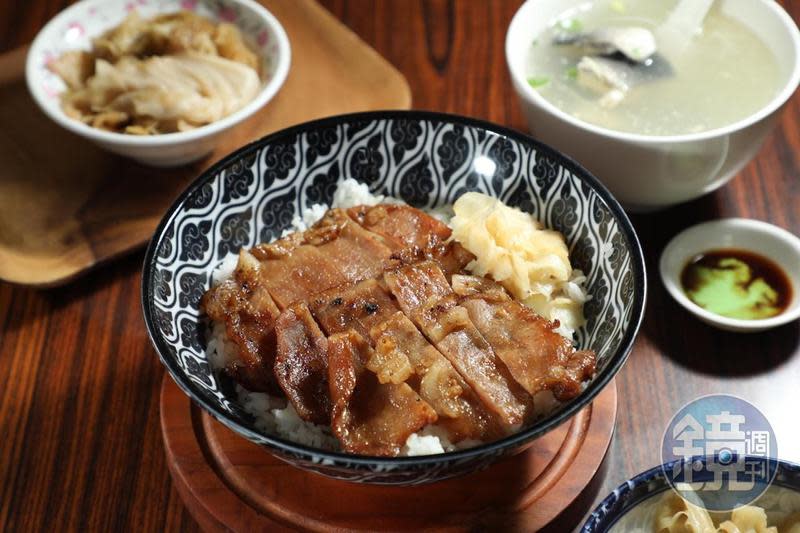 大碗豪邁的「燒肉飯」，就是高雄人的氣力。（60元／大碗、40元／小碗）