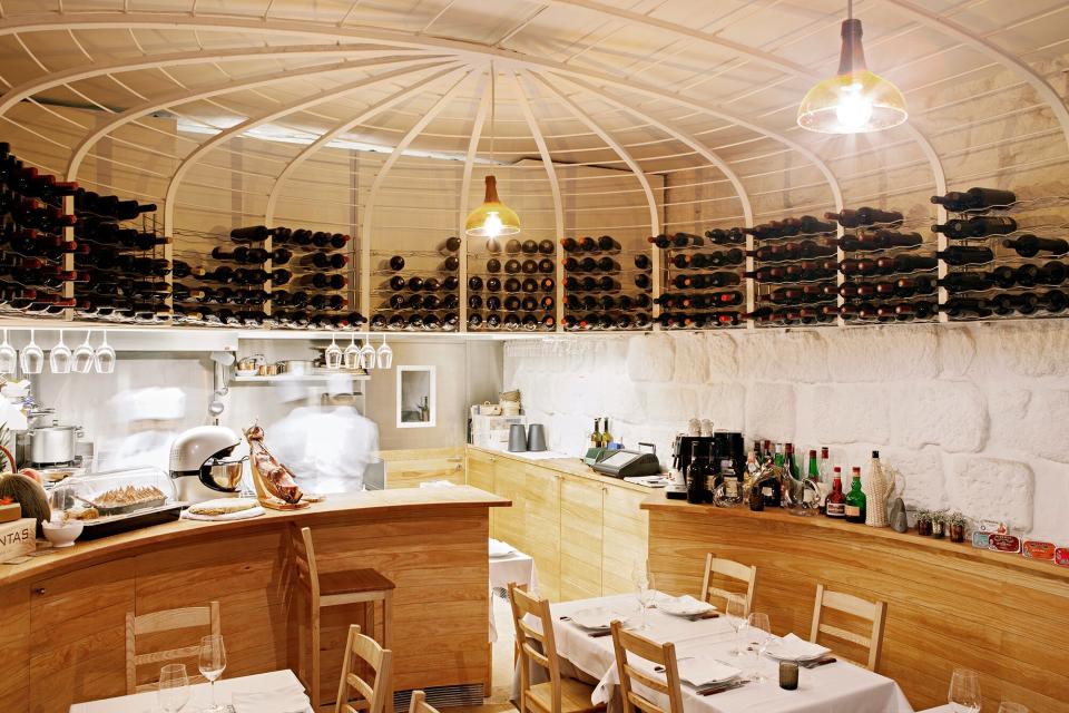 The tiny curved dining room at Taberna dos Mercadores in Porto