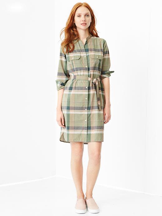 The model wearing the shirtdress on Gap’s site isn’t as thin as the one used on Twitter.