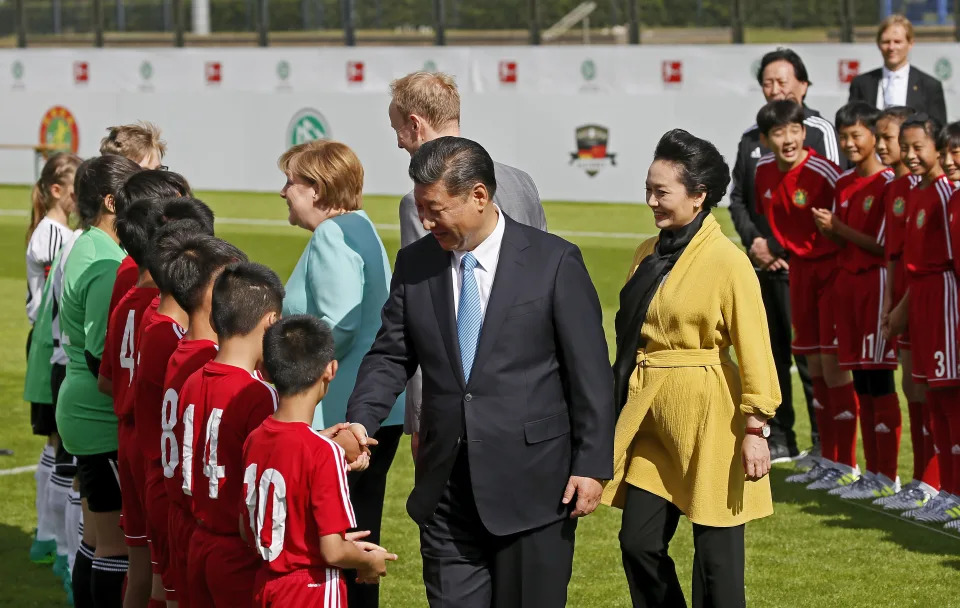 Presidente de China Xi Jinping y su esposa Peng Liyuan(Photo by Ronald Wittek - Pool/Getty Images)