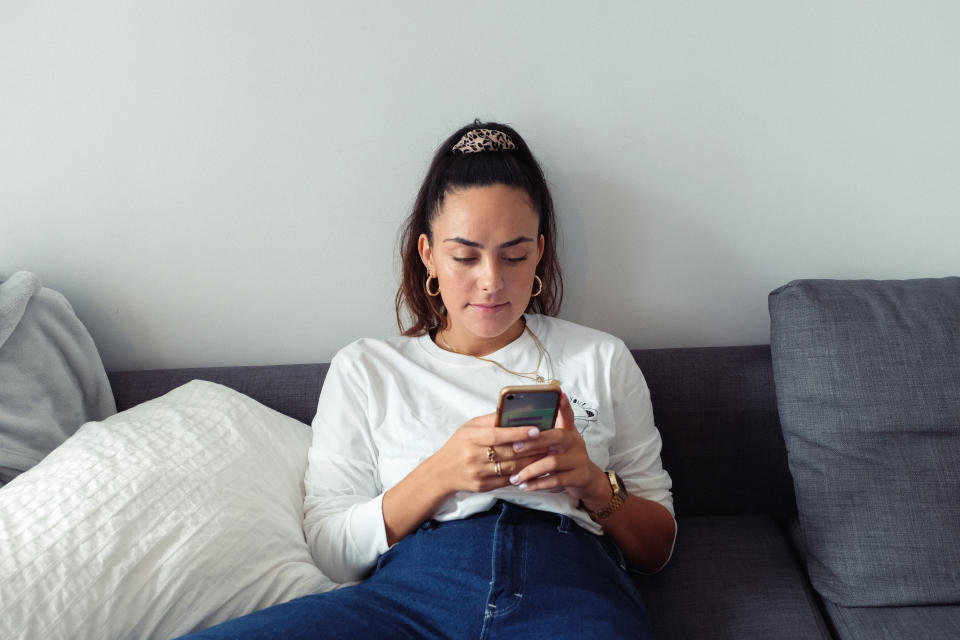 If your screen time is affecting your mental health, these mindfulness tips should help. (Photo: Brogues  Cozens-Mcneelance / EyeEm via Getty Images)