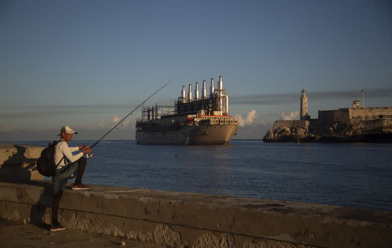 La migración masiva "es una sangría que no para porque la gente ya no confía en que las cosas pueden mejorar", asegura el escritor
 (AP Foto/Ismael Francisco)