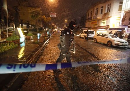 A police officer stands guard at the scene of a bomb blast in Istanbul January 6, 2015. REUTERS/Osman Orsal