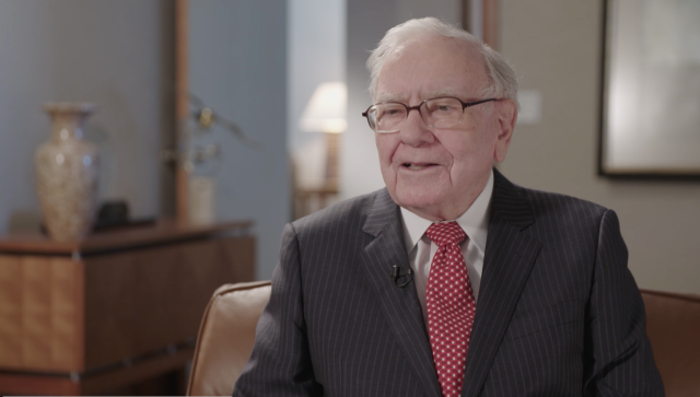 Why Warren Buffet Believes Feedback Is A Gift and You Should Too