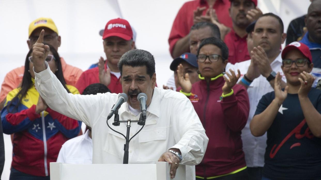 Der venezolanische Präsident Nicolás Maduro spricht während einer Kundgebung zu seinen Anhängern. Foto: Ariana Cubillos/AP/Archiv