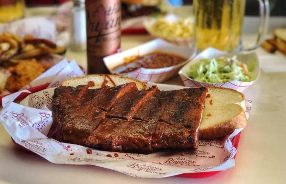 Missouri: Barbecue, Arthur Bryant's (Kansas City)