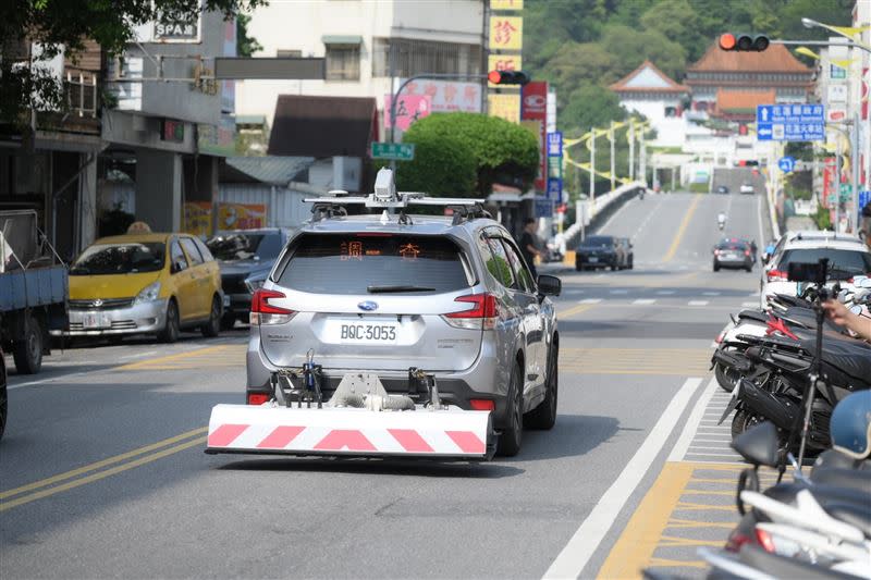 日本送來透地雷達技術，幫花蓮市區重要道路做體檢。（圖／翻攝自花蓮市公所提供）