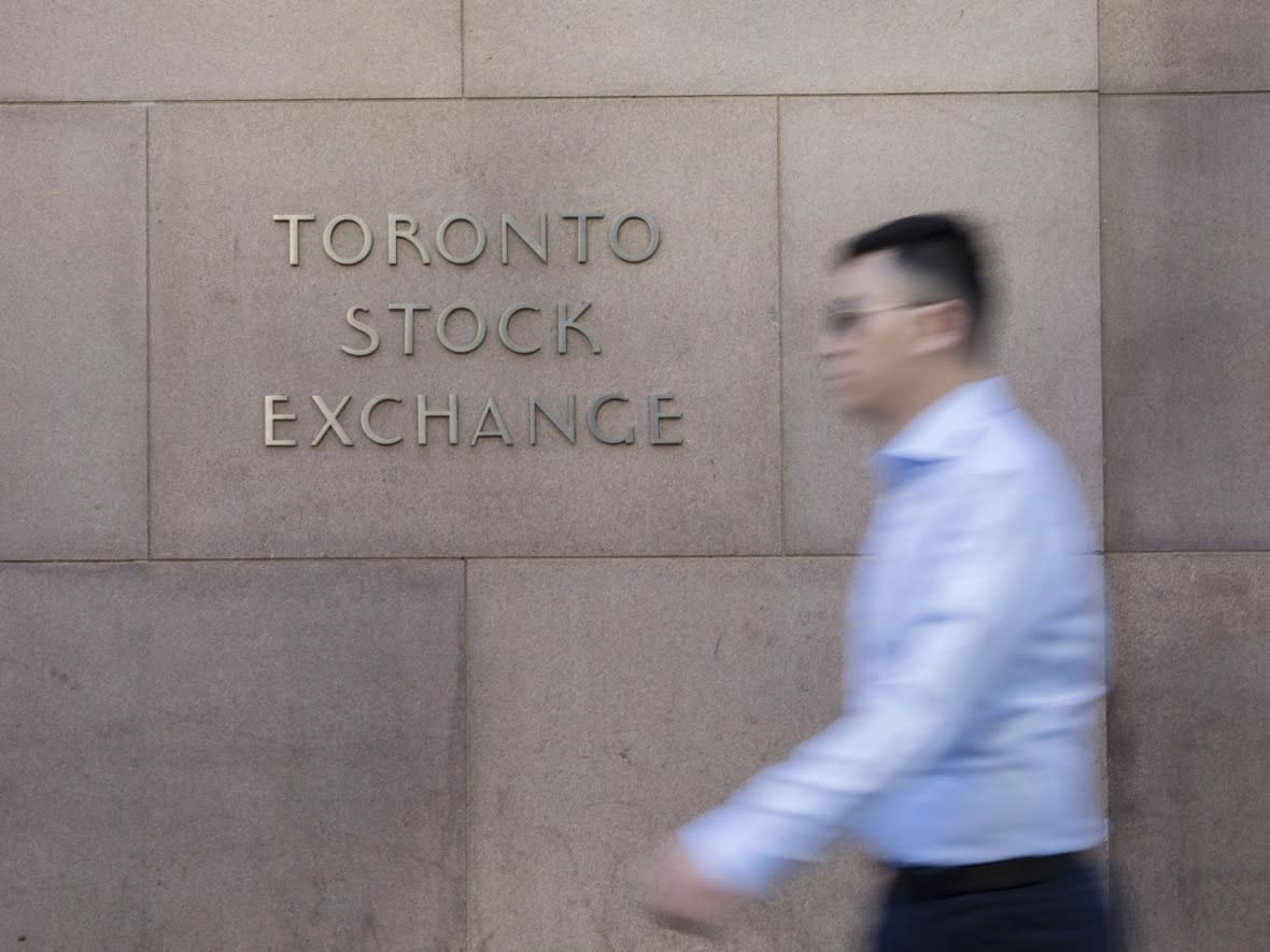 The TSX dipped below 18,500 for the first time since June on Friday. (Brent Lewin/Bloomberg - image credit)