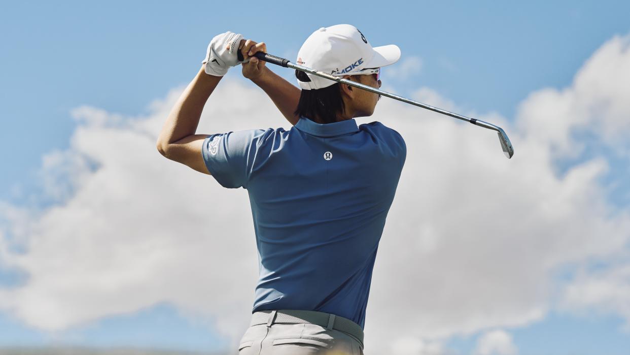  Man wearing the Lululemon ShowZero Polo while golfing. 