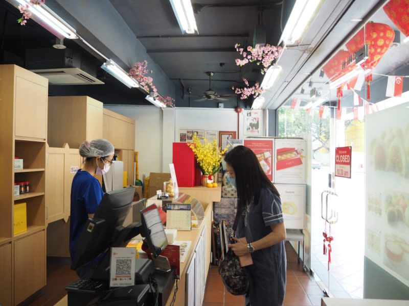 LE Cafe Confectionery & Pastry - A picture of the interior