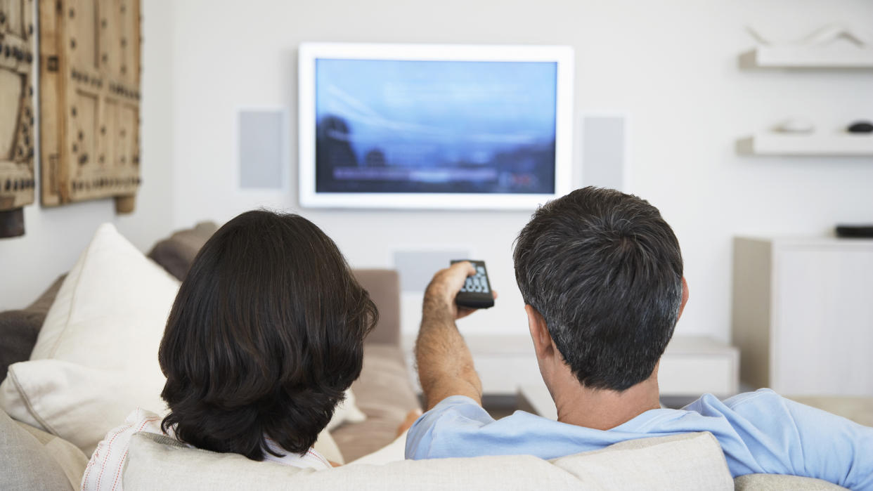 couple-watching-tv.