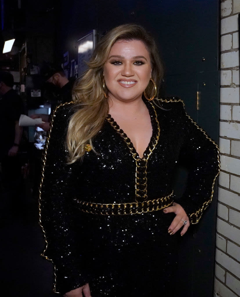 closeup of Kelly Clarkson