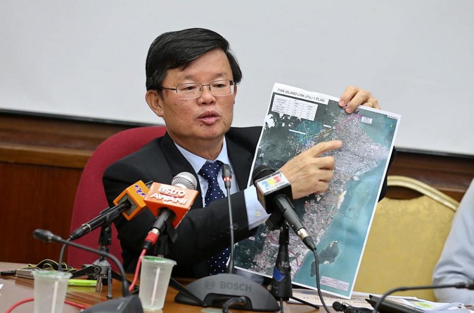 Penang Chief Minister Chow Kon Yeow during a press conference on the Pan Island Link 1 highway at the State Assembly building in George Town August 7, 2018. —Picture by Sayuti Zainudin