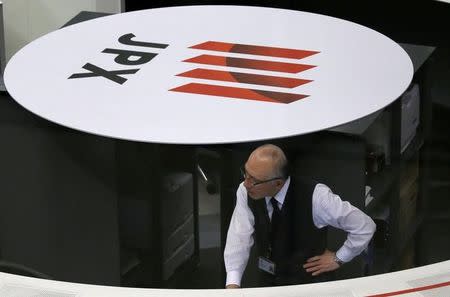 An employee of the Tokyo Stock Exchange (TSE) works at the bourse in Tokyo, Japan, February 6, 2018. REUTERS/Toru Hanai