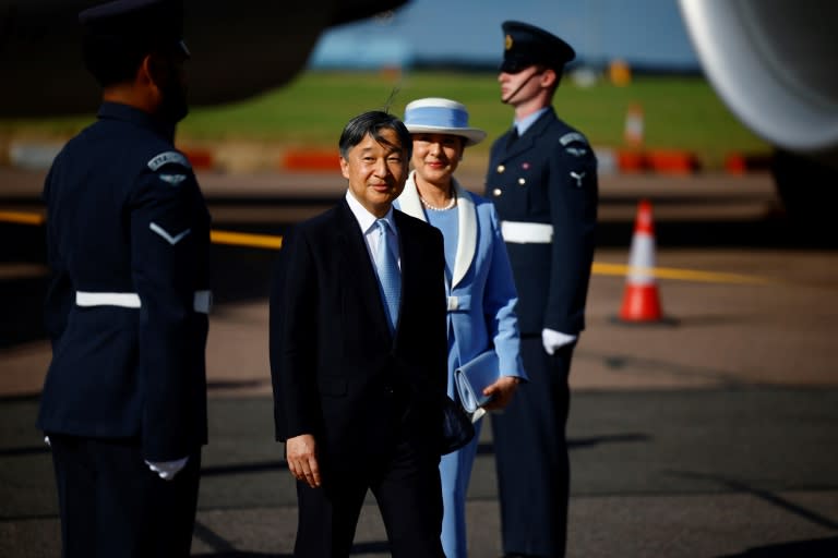 El emperador Naruhito de Japón y la emperatriz Masako llegan al aeropuerto de Stansted, al noreste de Londres, el 22 de junio de 2024 (BENJAMIN CREMEL)