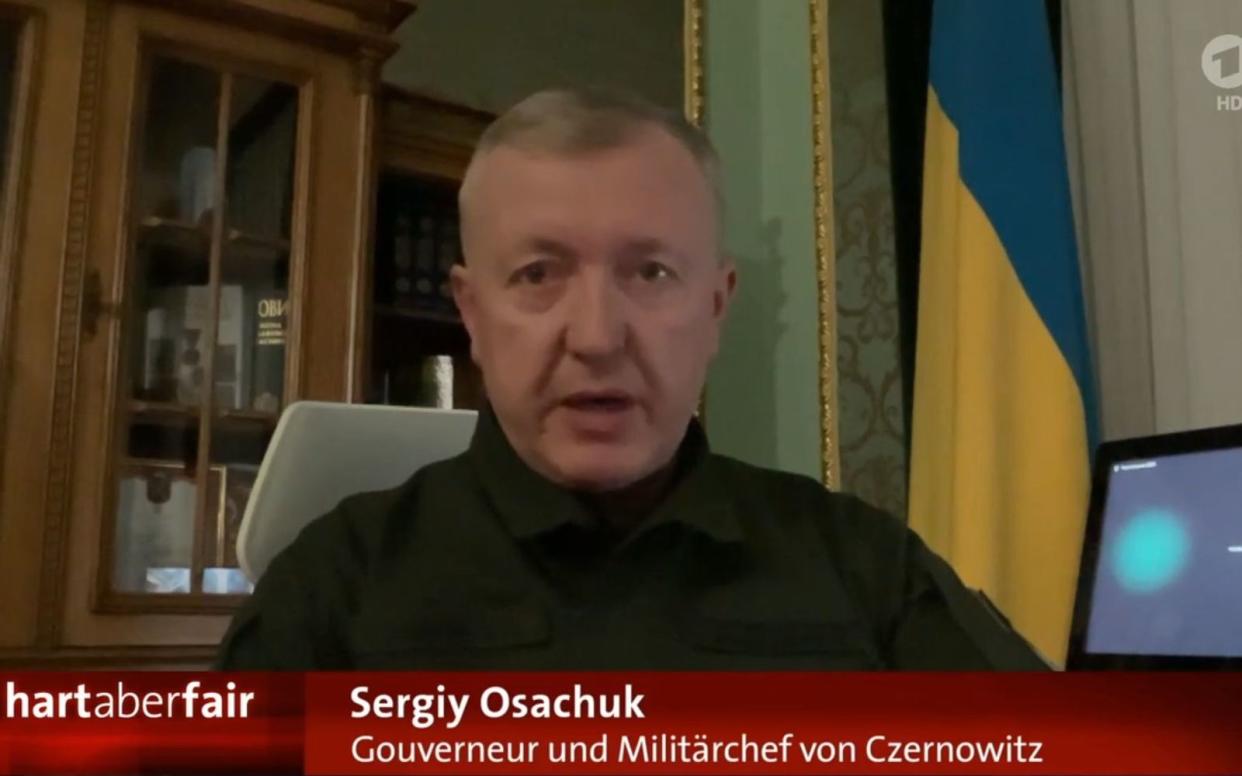 "Es gibt keine ruhige Minute mehr", betonte der Regionalpolitiker Sergiy Osachuk in bestem Deutsch mit Blick auf die Situation in der Ukraine. Niemand sei in dem Land mehr in Sicherheit, sagte er am Montagabend in der Live-Schalte bei "Hart aber fair". (Bild: WDR / Screenshot)