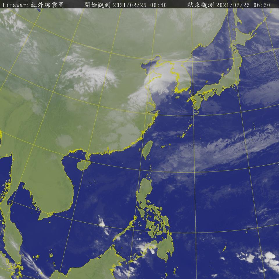 今天東半部雲量較多，東半部地區與西半部山區有零星短暫雨，其他地區以及澎湖、金門、馬祖為多雲到晴的天氣。   圖：中央氣象局/提供