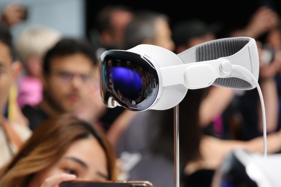 Die Augmented-Reality-Brille von Apple. - Copyright: Christoph Dernbach/picture alliance via Getty Images