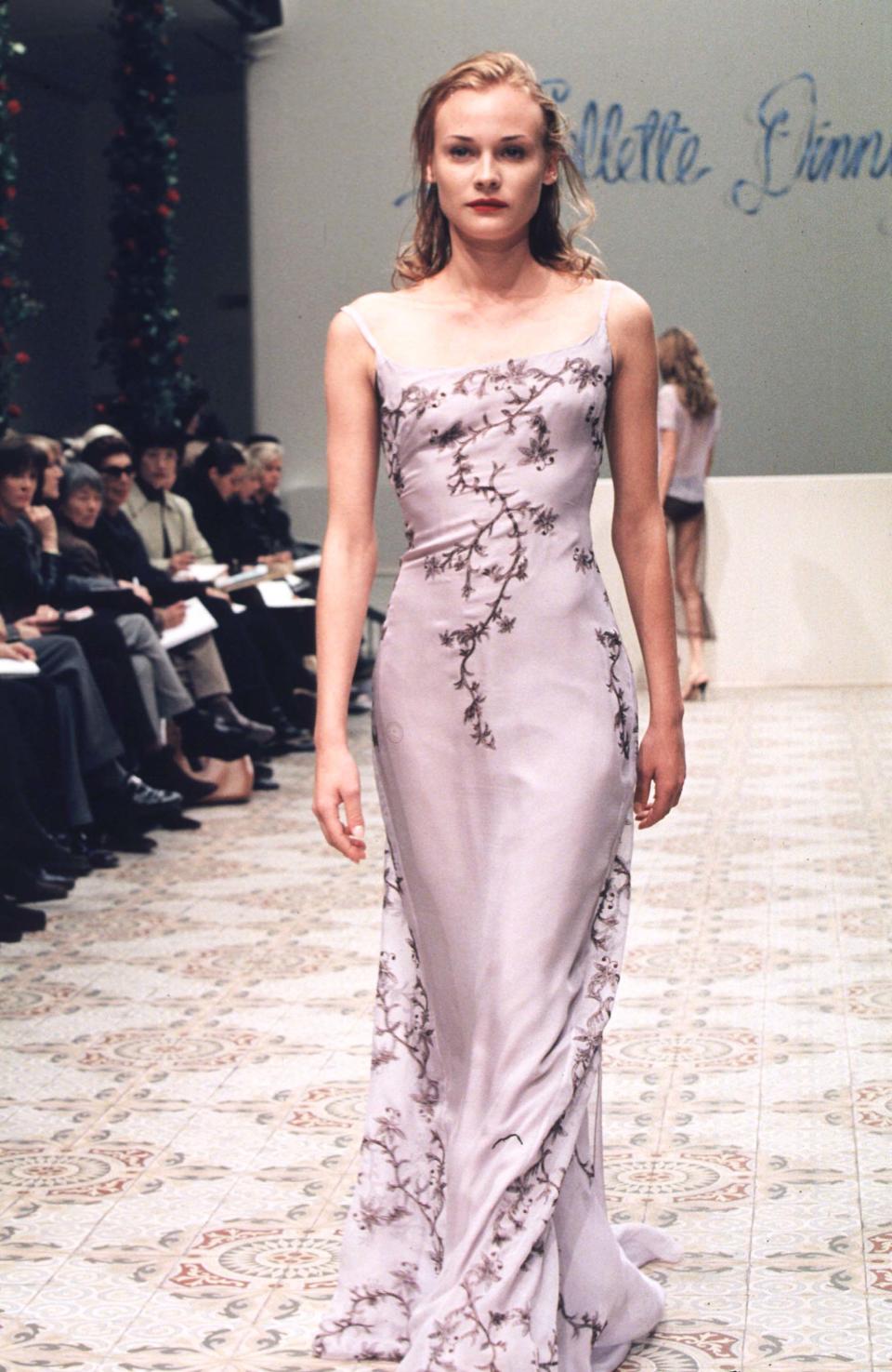 <h1 class="title">Collette Dinnigan Spring 1998</h1><cite class="credit">Photo: firstVIEW</cite>