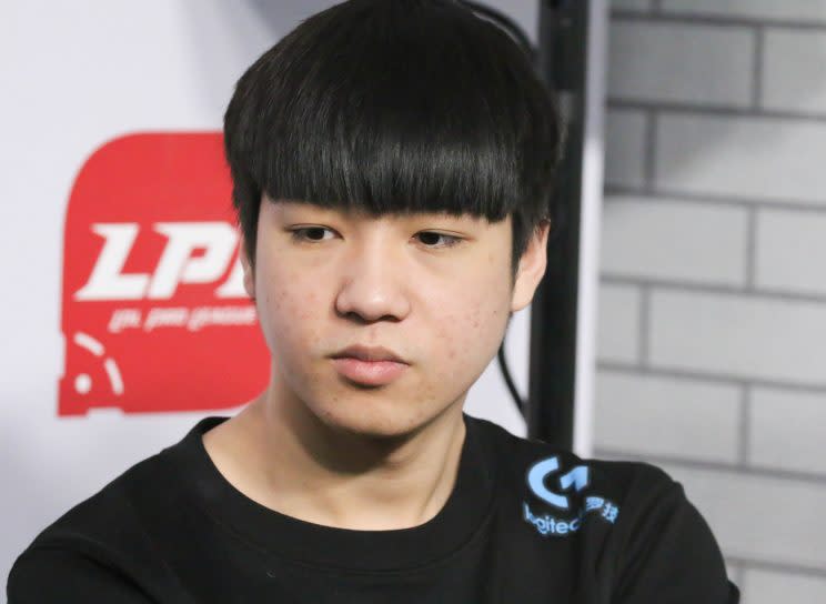 Letme is the top laner for RNG (Dionne Ng)