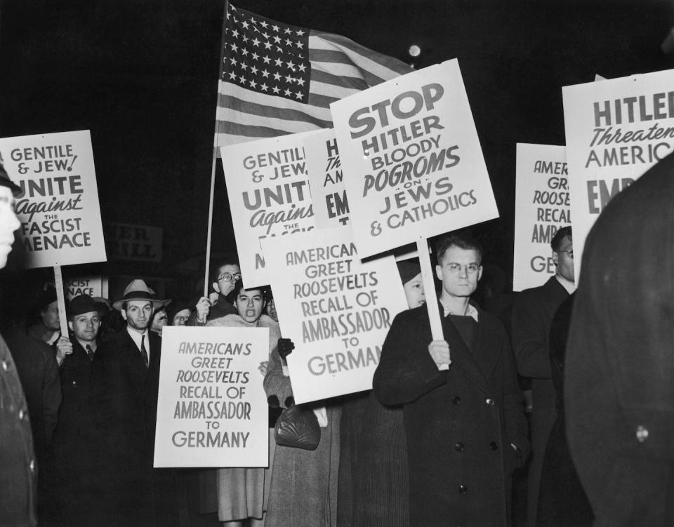 New Yorkers take to the streets after Kristallnacht. <a href="https://www.gettyimages.com/detail/news-photo/demonstration-near-the-german-ocean-liner-ss-bremen-in-new-news-photo/81037166?adppopup=true" rel="nofollow noopener" target="_blank" data-ylk="slk:FPG/Hulton Archive/Getty Images;elm:context_link;itc:0;sec:content-canvas" class="link ">FPG/Hulton Archive/Getty Images</a>