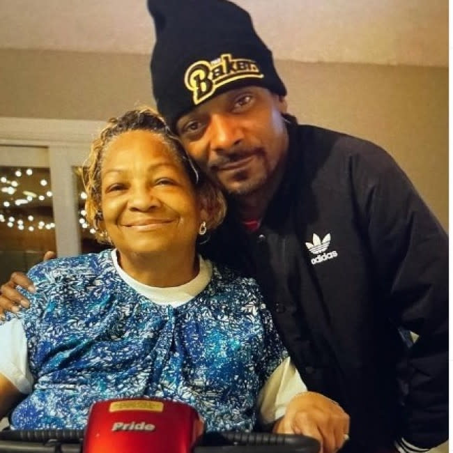 Snoop Dogg and his mom (c) Instagram credit:Bang Showbiz