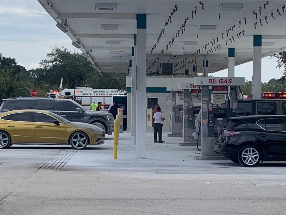 The system dumped 560 gallons of dry chemicals on the fuel pump area.