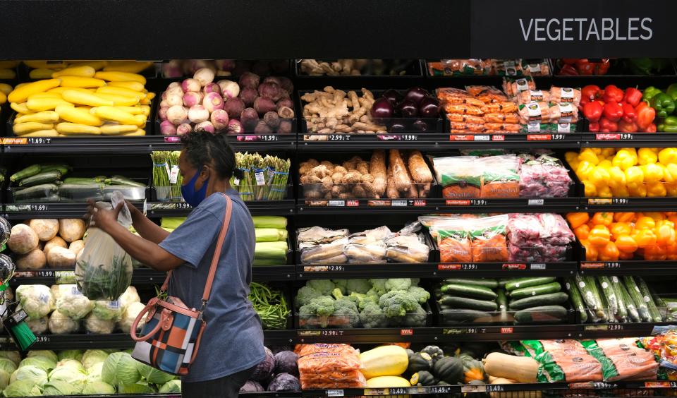 Evelyn Jennings buys groceries at the Homeland at NE 36th and Lincoln Boulevard Thursday, October 7, 2021.