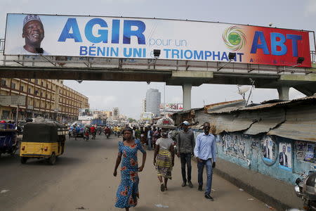 A billboard campaigning for presidential candidate, Abdoulaye Bio Tchane, hangs on a bridge in the Tokpa district in Cotonou, Benin, March 4, 2016. REUTERS/Akintunde Akinleye