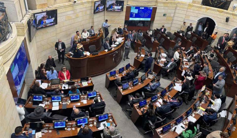 El Senado aprobaría este martes, 23 de abril, la reforma pensional en segundo debate. Foto: Valora Analitik