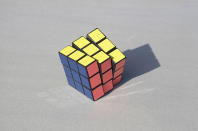 Angekommen in den 1970er-Jahren kamen Eltern in Sachen Weihnachtsgeschenke um ein Spielzeug nicht herum: Der Rubik's Cube, auch Zauberwürfel genannt. Ein spannendes Drehpuzzle, das später, im Jahr 1980, den Sonderpreis "Bestes Solitärspiel" erhielt.