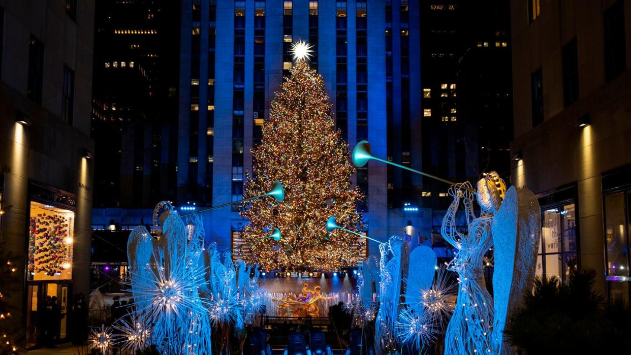 Der wohl bekannteste Weihnachtsbaum der Welt steht vor dem New Yorker Rockefeller Center.