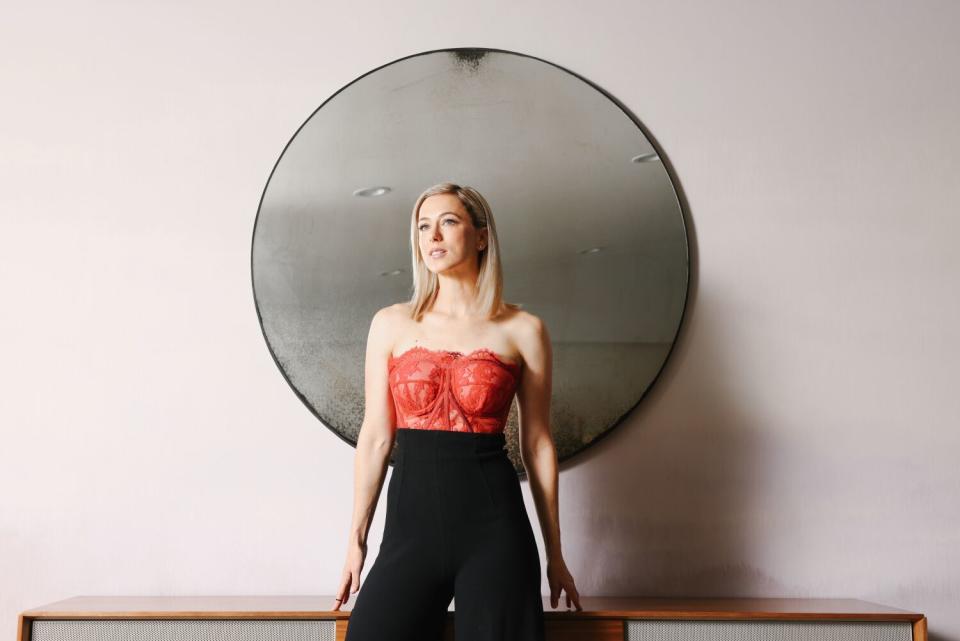 Blond woman posing in front of a mirror