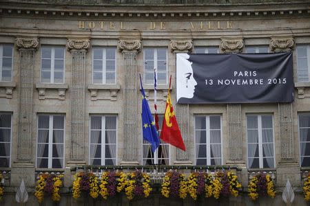 A banner to pay tribute to the victims of the Paris attacks is seen on the facade of the city hall in Alencon, France, November 25, 2015. REUTERS/Stephane Mahe