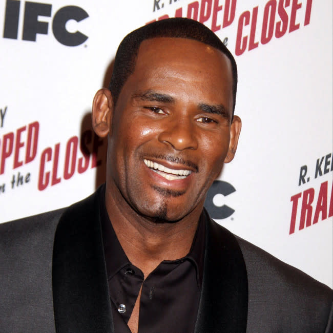 R. Kelly es condenado a otros 20 años por abusos sexuales a menores credit:Bang Showbiz