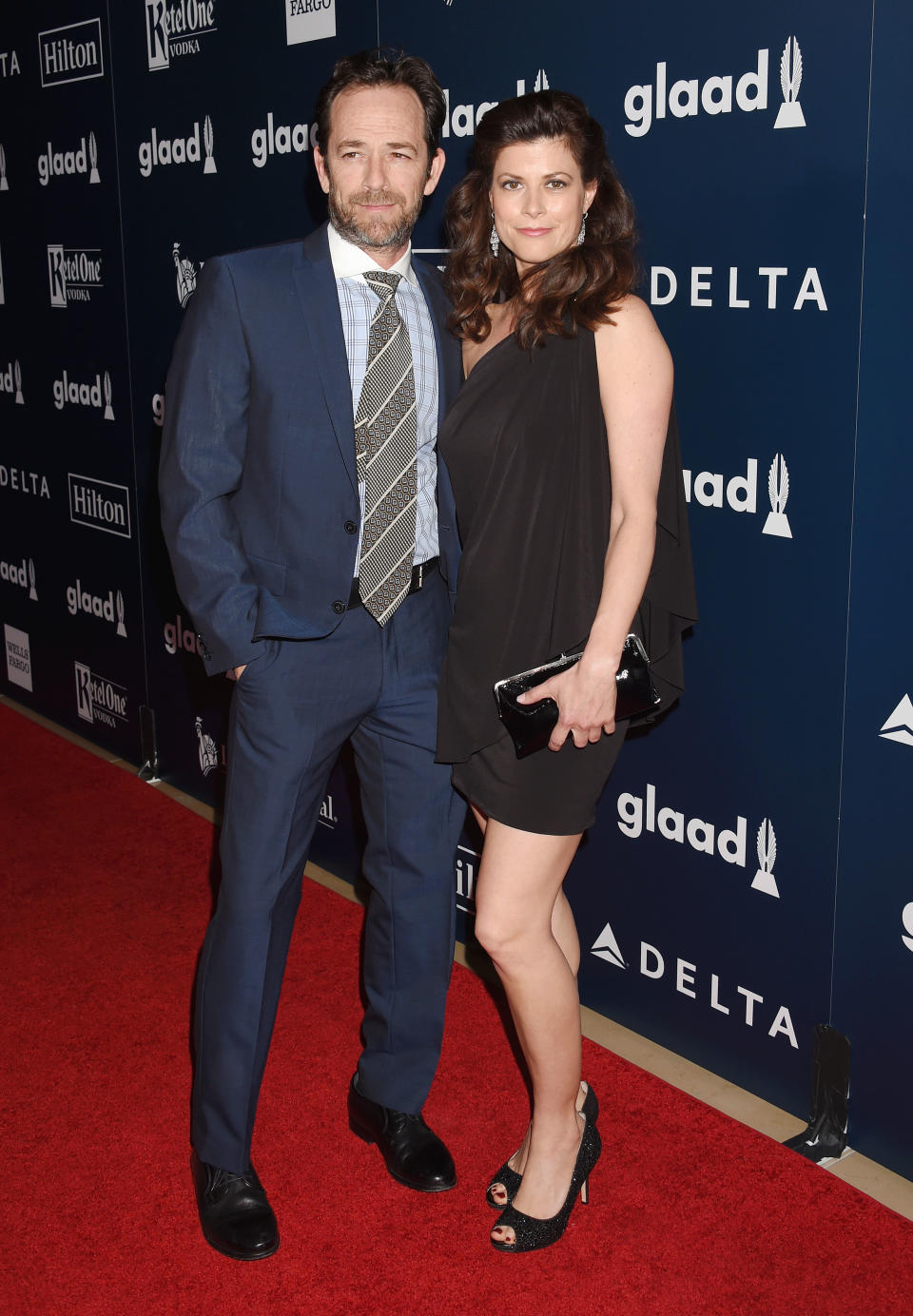 Luke Perry and fiancée, Wendy Madison Bauer in 2017. Image via Getty Images.