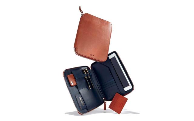 The Best Luxury Travel Accessories for Business Travelers - 80401