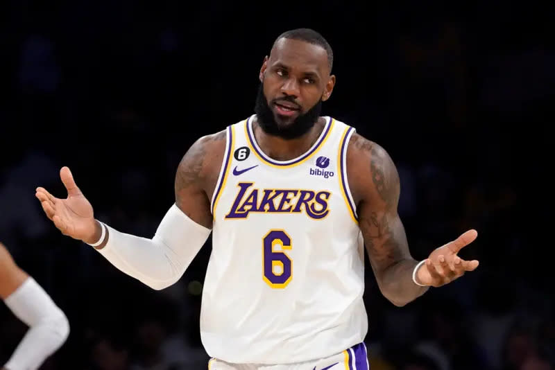 ▲NBA傳奇球星大鳥柏德喊話，請大家不要再抱怨「詹皇」LeBron James。（圖／美聯社／達志影像）