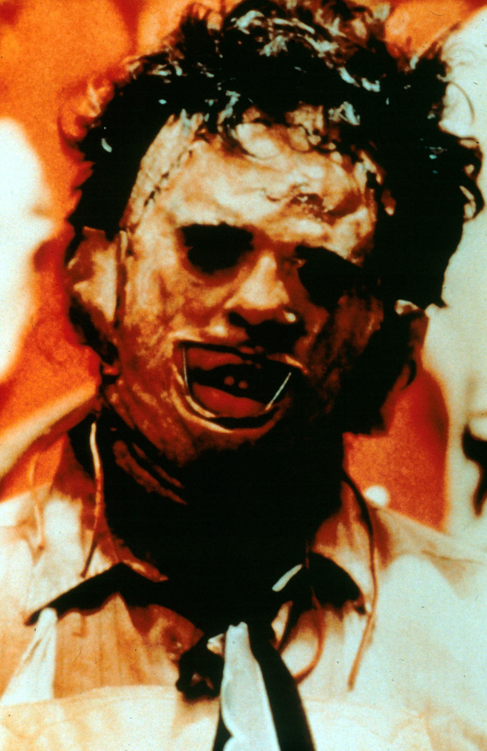 1974 war es Leatherface, der im "Texas Chainsaw Massacre" nicht nur sein Opfer, sondern auch den Zuschauern in Todesangst versetzt. Mit seiner Kettensäge ging er auf Menschenjagd, sein wahres Gesicht hat man im Film jedoch nie gesehen. (Bild-Copyright: Moviestore Collection/REX)