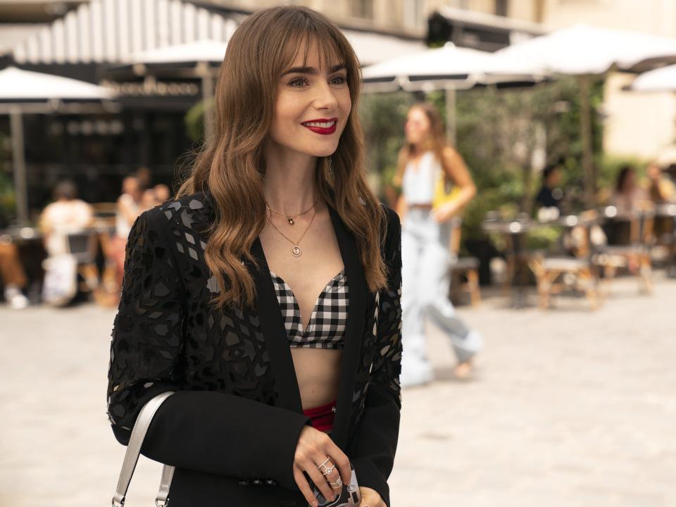 Lily Colins in the Netflix series "Emily in Paris"
