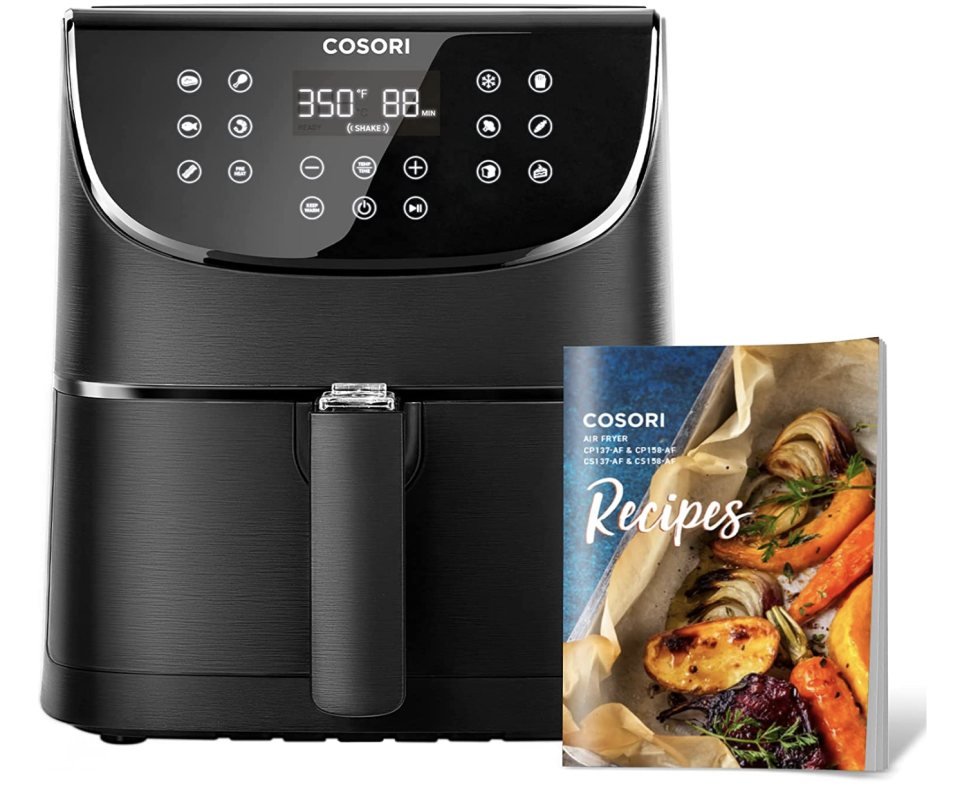 Cosori air fryer, free booklet with 100 recipes.  (Photo: Amazon)