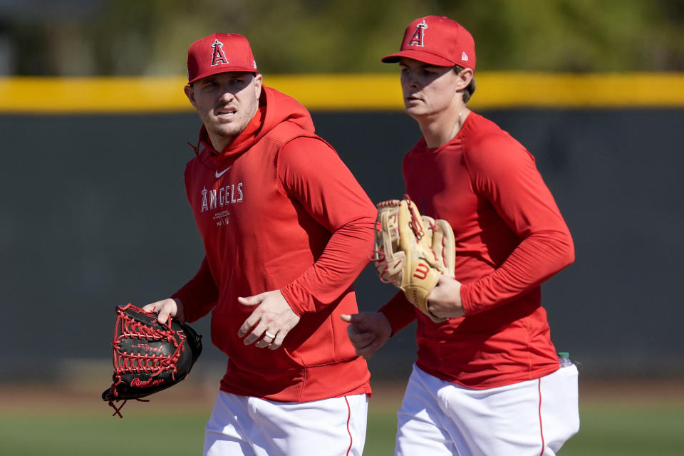 Los Angeles Angles' Mike Trout, left, and Mickey Moniak run during a baseball spring training workout, Monday, Feb. 19, 2024, in Tempe, Ariz. (AP Photo/Matt York)