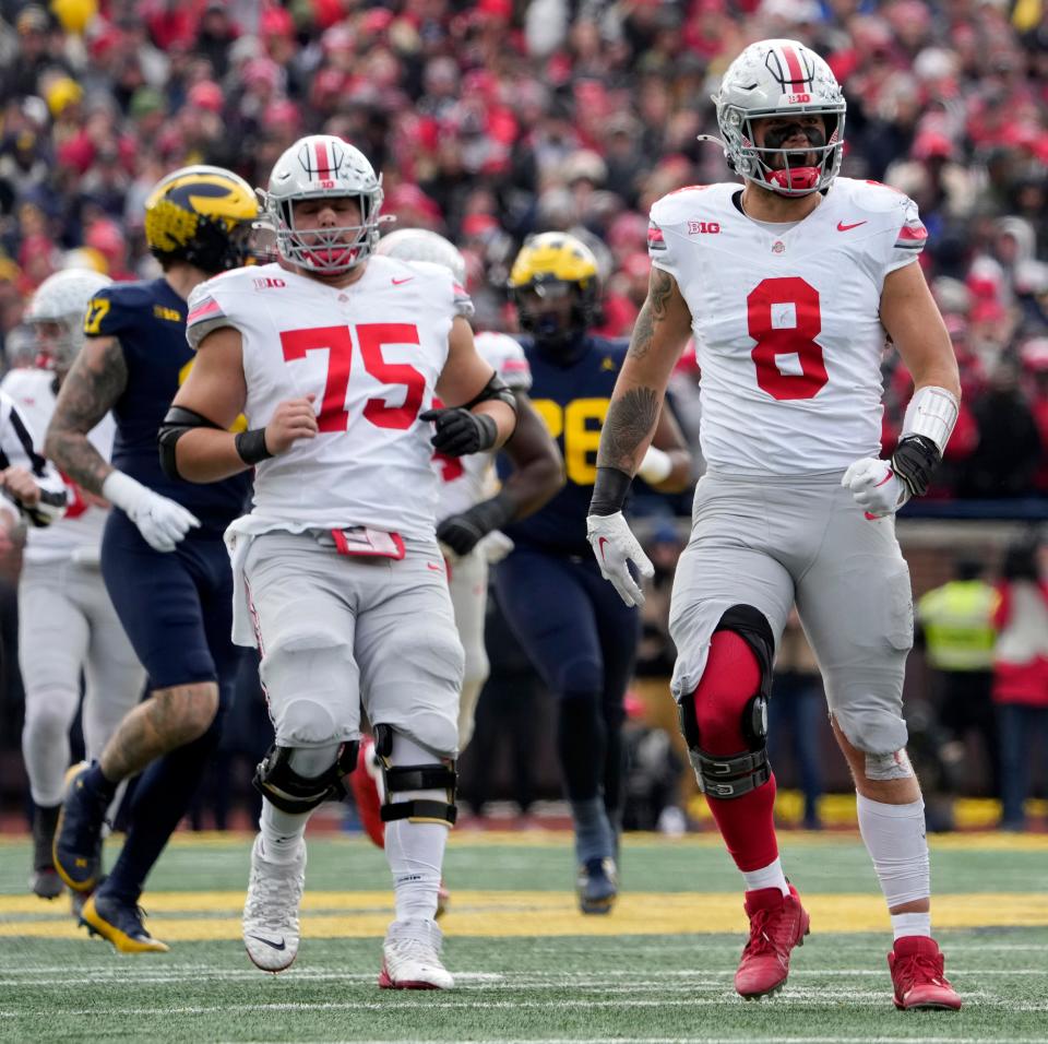 Nov. 25, 2023; Ann Arbor, Mi., USA;
Ohio State Buckeyes tight end Cade Stover (8) celebrates after a play during the first half of SaturdayÕs NCAA Division I football game at Michigan Stadium.