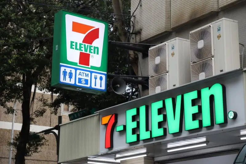 ▲仔細看7-ELEVEN的招牌LOGO可以發現，最後一個字母「N」是採取小寫設計，和前面大寫字母都不同。（圖／記者葉政勳攝）