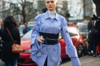 <p>A LFW guest walking into Tate Britain, looking fly as f. [Photo: Melodie Jeng/Getty Images] </p>