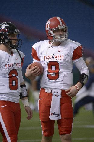 Jeff Mathews (9), seen with current Edmonton Eskimo Jordan Lynch at the 2014 East-West Shrine Classic, has signed with the Hamilton Tiger-Cats. (Phelan M. Ebenhack/The Associated Press.)