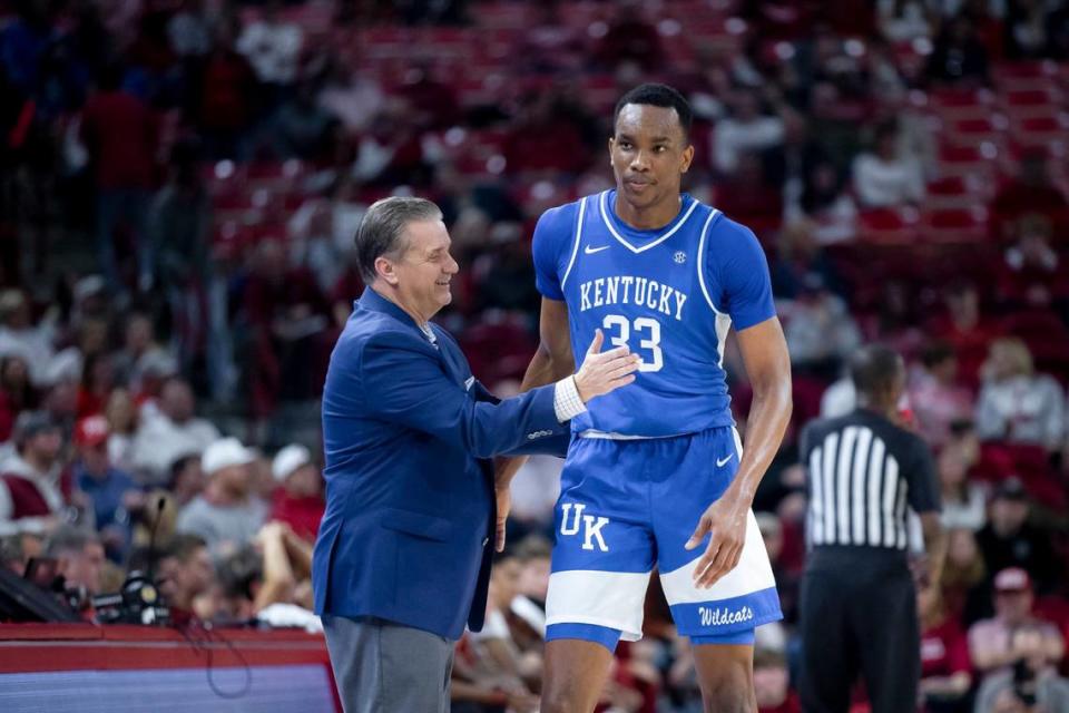 Kentucky head coach John Calipari stops sophomore Ugonna Onyenso as he comes off the court in Saturday’s 63-57 victory over Arkansas. Calipari hugged Onyenso as he exited the game for the final time.
