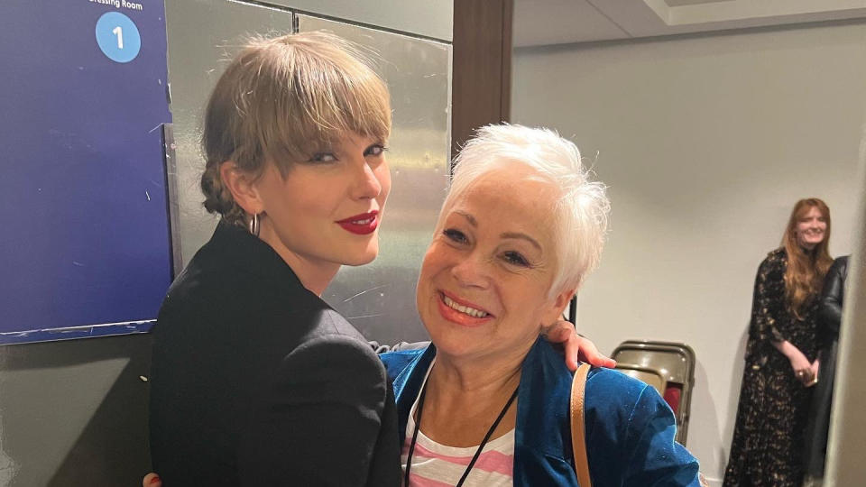 Denise Welch grabbed a photo backstage with Taylor Swift at a concert. (Instagram/Denise Welch)