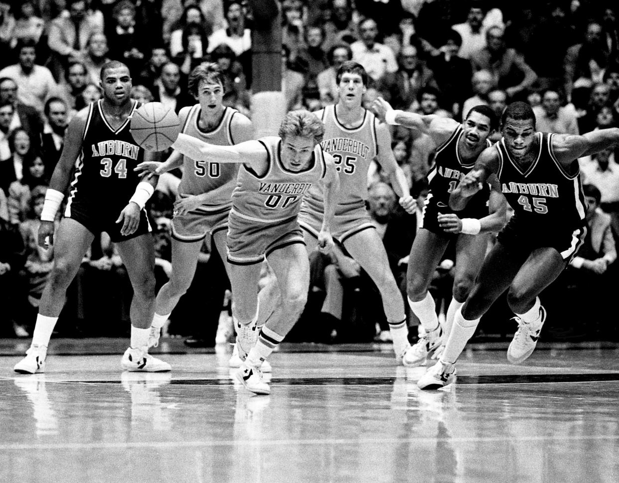 Vanderbilt guard Phil Cox (00) breaks away from the pack at Memorial Gym on Feb. 13, 1984, as Auburn’s Chuck Person (45) leads the pursuit for the Tigers. The 16-ranked Auburn beat the Commodores 73-67, getting 22 points from Charles Barkley, left.